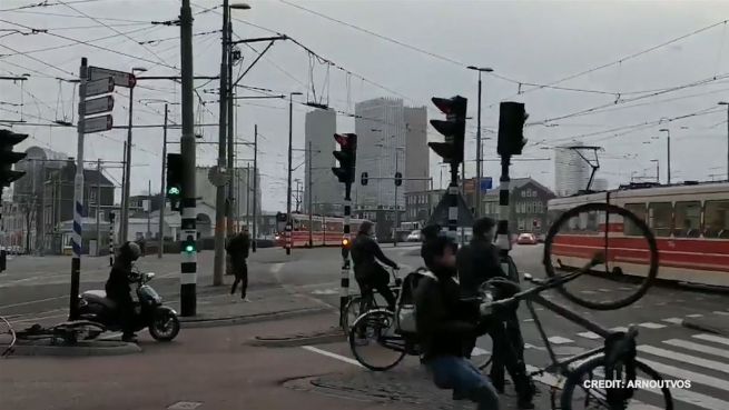 go to Fliegende Holländer: Sturm 'Friederike' in Amsterdam